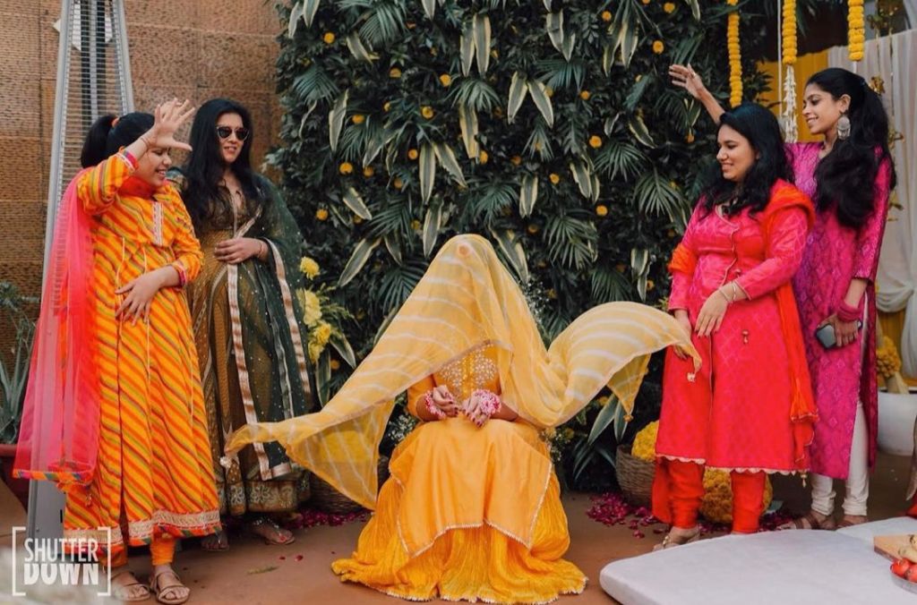 candid pose for brides for wedding photography